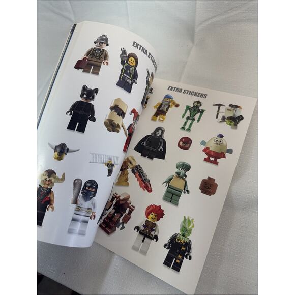 Ultimate Sticker Collections: LEGO Minifigure Ultimate Sticker‎ Collection by DK - Picture 6 of 8